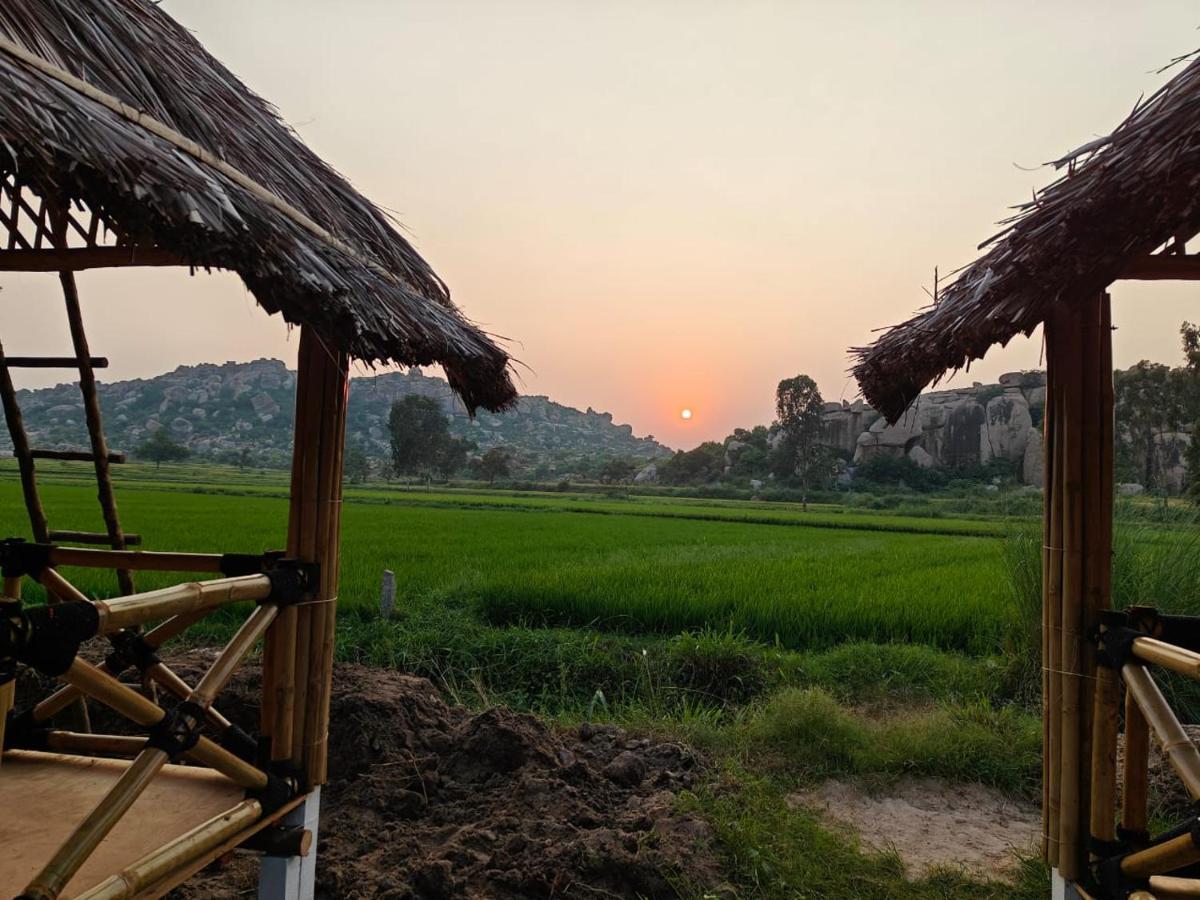 Hotel The Sundown Hampi Esterno foto