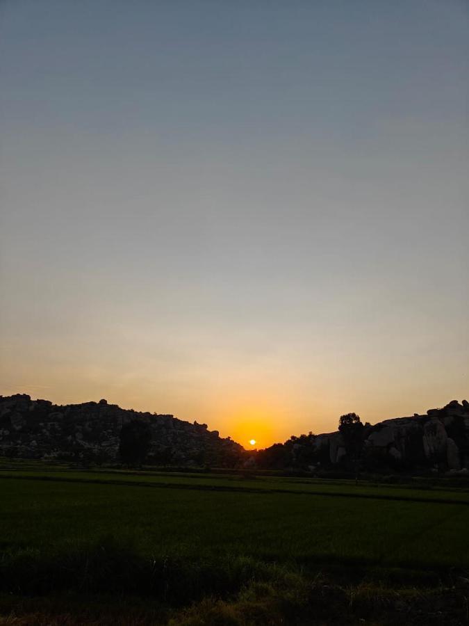 Hotel The Sundown Hampi Esterno foto
