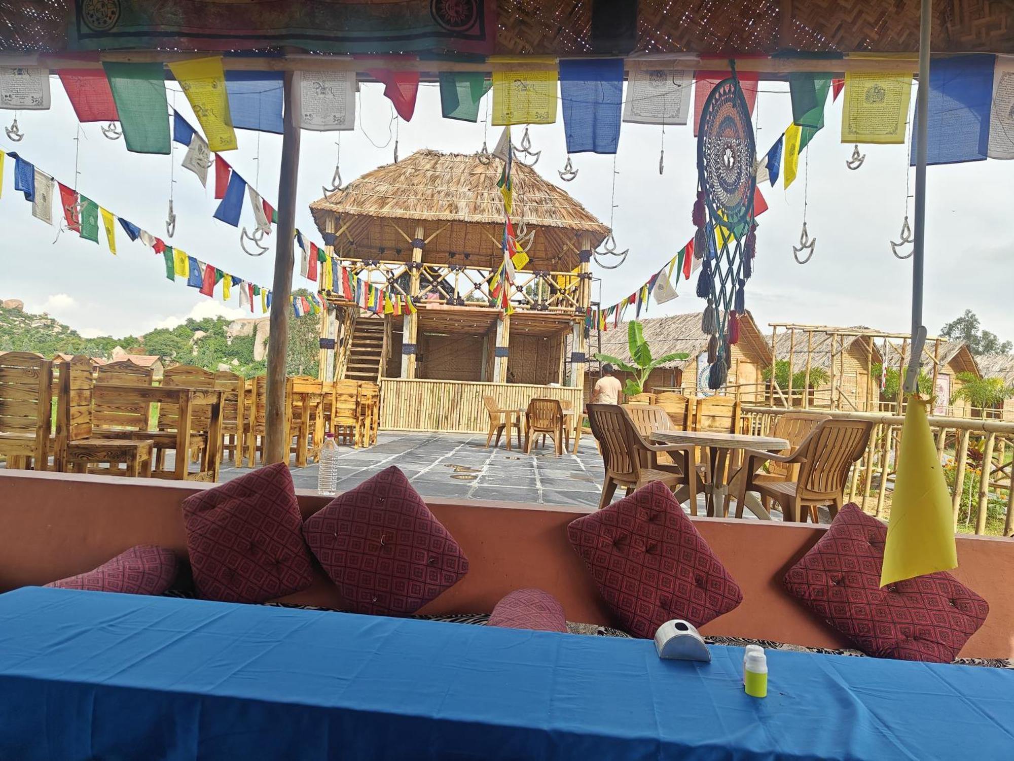 Hotel The Sundown Hampi Esterno foto