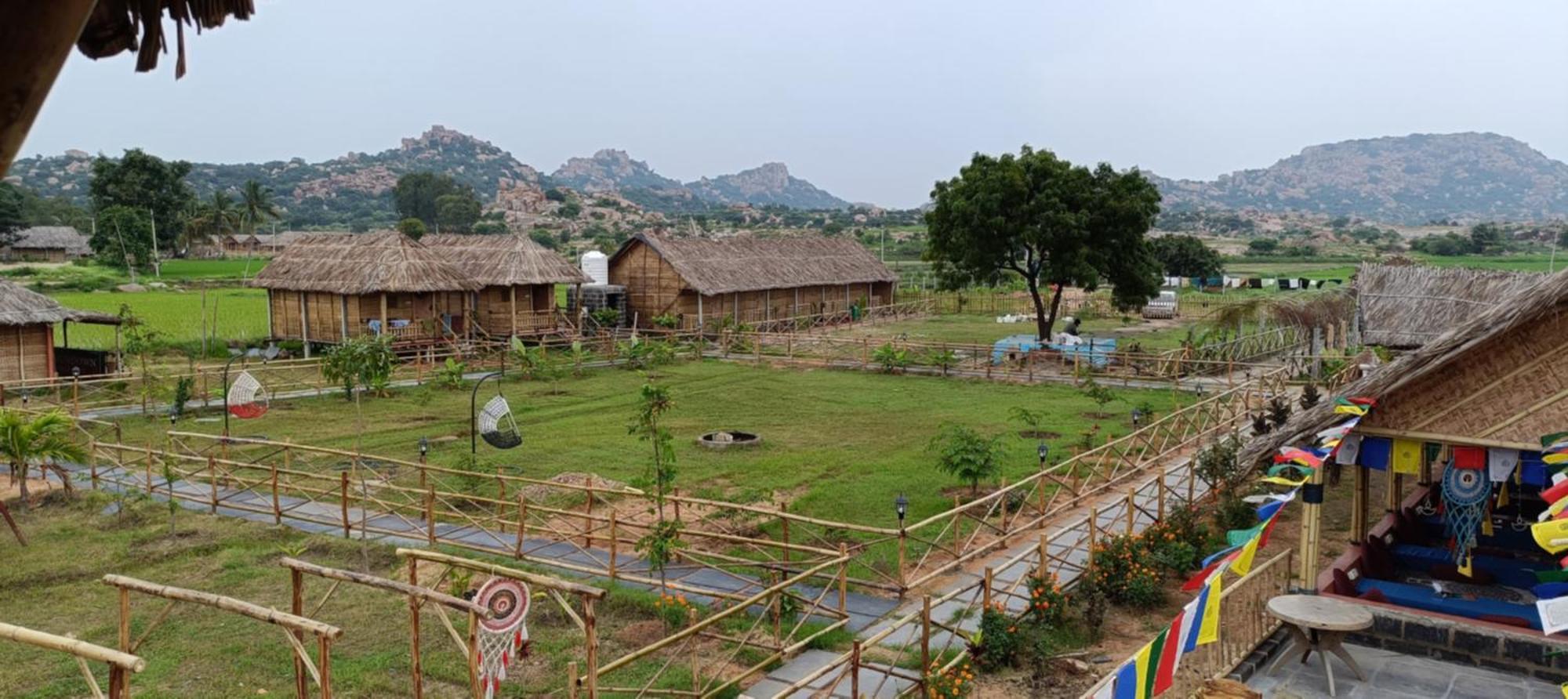 Hotel The Sundown Hampi Esterno foto