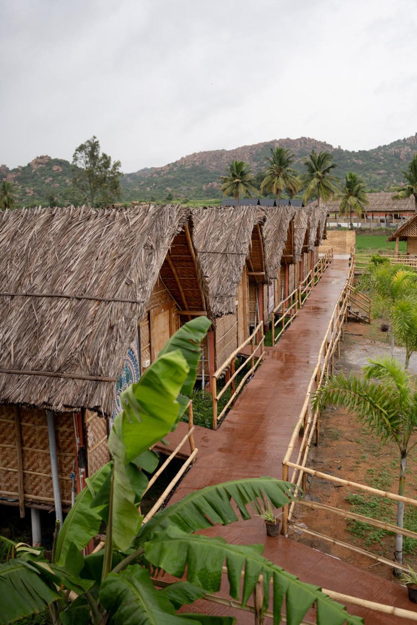 Hotel The Sundown Hampi Esterno foto